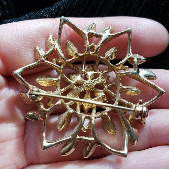 Vintage 1962 Gold Tone Circular Flower Brooch by Sarah Coventry Signed - Picture 6 of 8